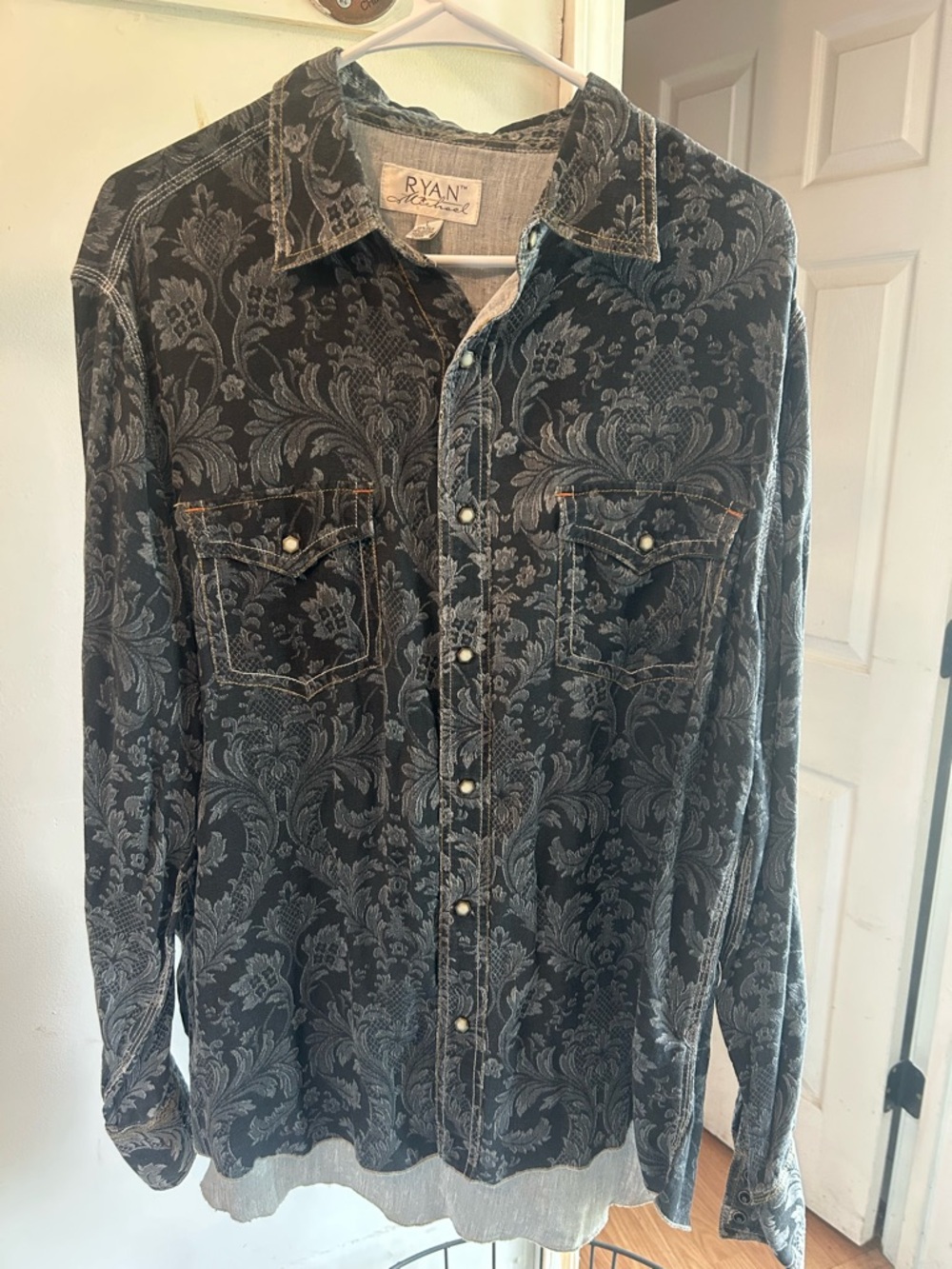 Urban Originals Black and Gray Floral Western Button-Up Shirt